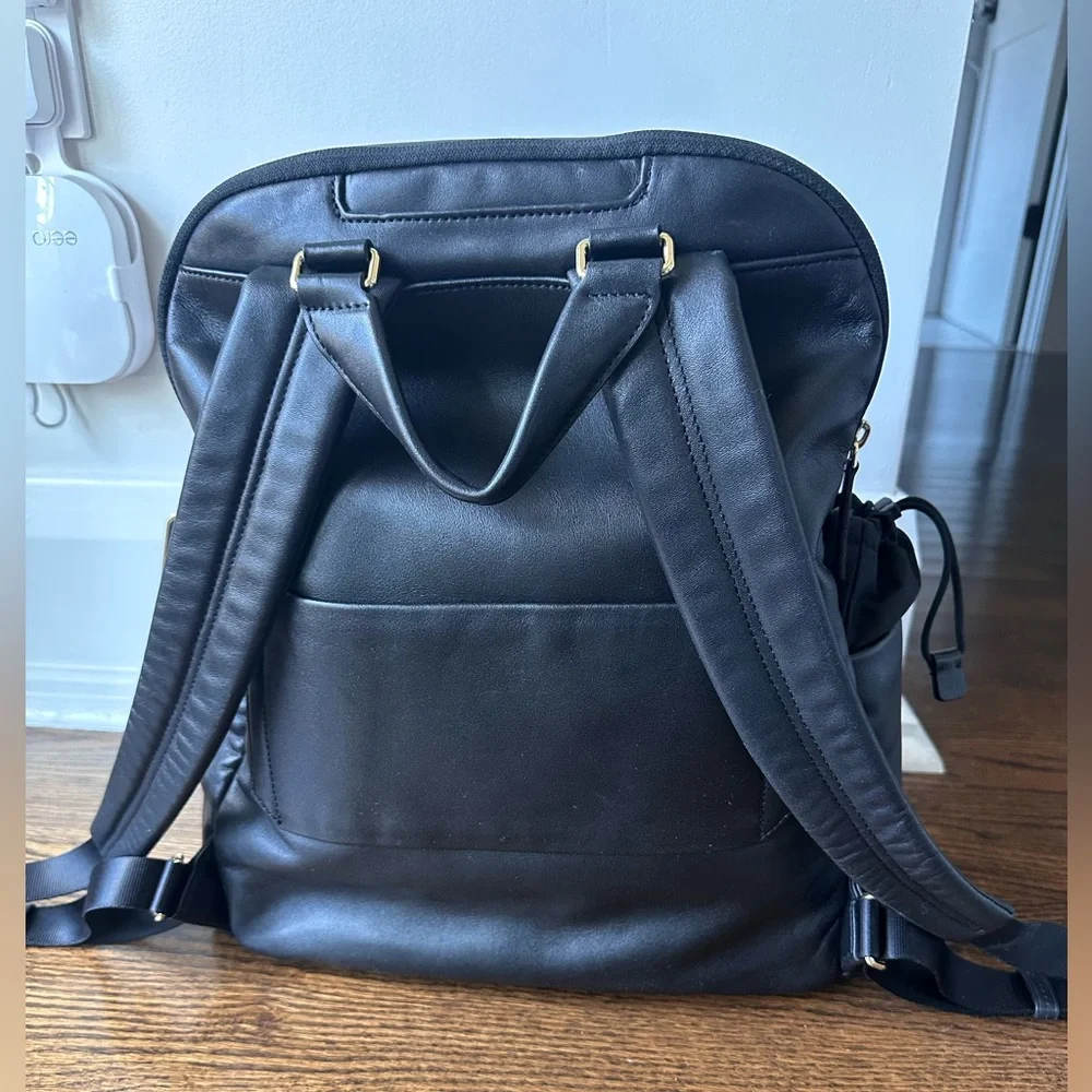 TUMI ruby Voyager leather Black Backpack - very good condition - Picture 4 of 15
